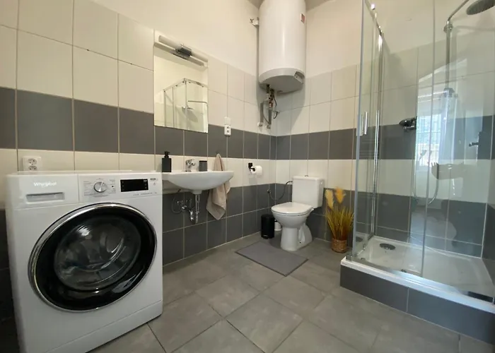 Cerny Tulipan - 2 * بلزن